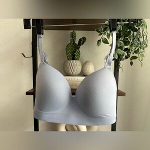 Women’s soma Enbliss Luxe wireless lace J-hook bra, size 34D. Periwinkle blue